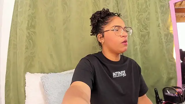 Snapshot of iriss_25 chatting on 02-26-25, 12:25 iriss 25 online show from 02-26-25, 12:25