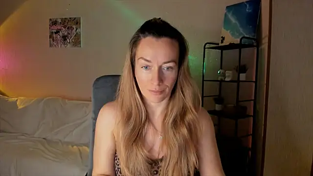 RebeccaMartinez online show from 11-22-25, 08:02