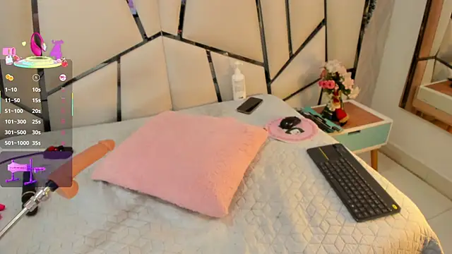 Snapshot of kimberly7_ chatting on 12-17-25, 12:44 kimberly7 online show from 12-17-25, 12:44