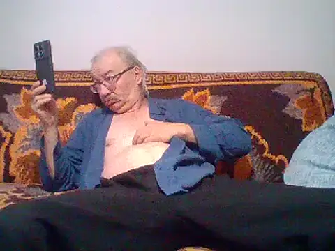 Snapshot of cumloverboyxx69 chatting on 02-04-25, 02:28 cumloverboyxx69 online show from 02-04-25, 02:28