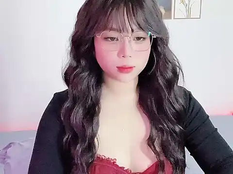   Lyly   online show from 10-28-25, 02:15