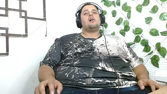 Snapshot of altairstudiosvip_ chatting on 09-14-25, 12:32 altairstudiosvip  online show from 09-14-25, 12:32
