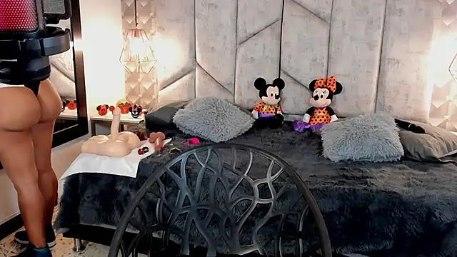 NiicolleMiller online show from 10-14-25, 12:17