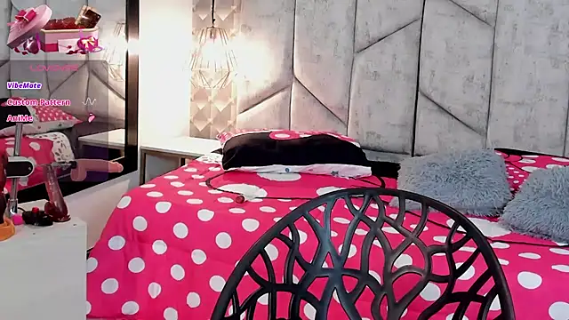 NiicolleMiller online show from 11-01-25, 01:13