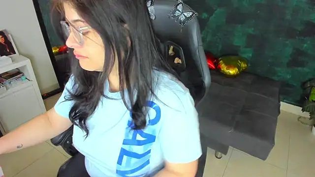 BellaFlaming online show from 12-26-24, 10:26