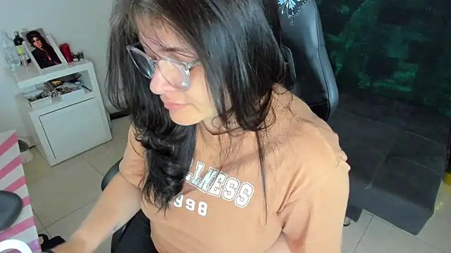 BellaFlaming online show from 01-24-25, 11:48