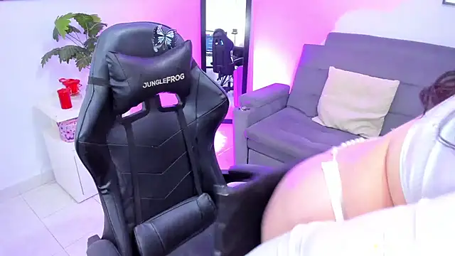 BellaFlaming online show from 02-08-25, 03:42