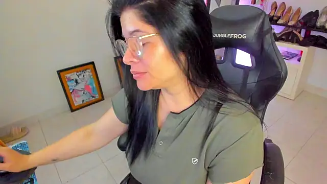 BellaFlaming online show from 04-05-26, 11:07