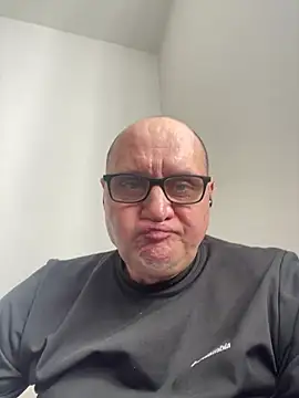 Snapshot of vanjbi45 chatting on 02-16-25, 10:54 vanjbi45 online show from 02-16-25, 10:54