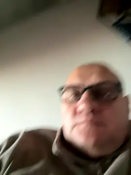 Snapshot of vanjbi45 chatting on 10-12-25, 06:01 vanjbi45 online show from 10-12-25, 06:01