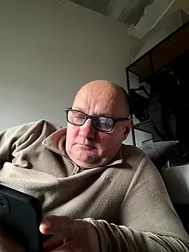 Snapshot of vanjbi45 chatting on 10-25-25, 09:17 vanjbi45 online show from 10-25-25, 09:17