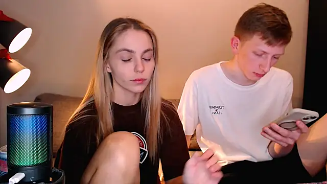 juliaanddima online show from 11-23-25, 09:36