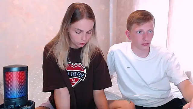 juliaanddima online show from 07-17-26, 07:37