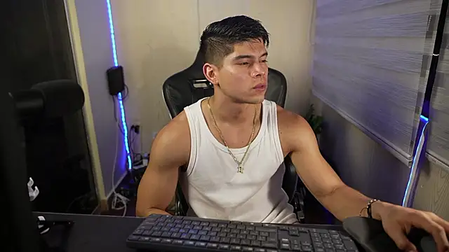 Snapshot of David_capizzi_ chatting on 03-05-26, 05:36 David capizzi online show from 03-05-26, 05:36