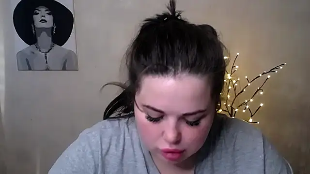 Emily Mo online show from 09-22-25, 05:53