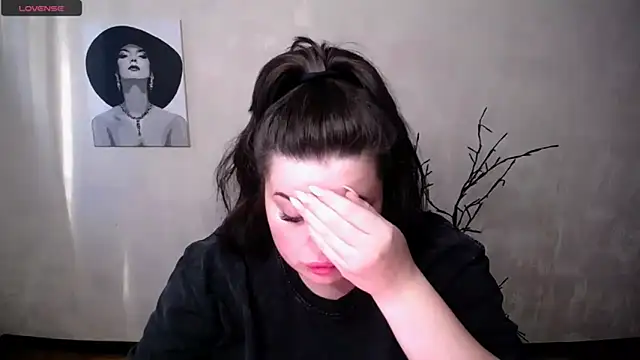 Emily Mo online show from 09-25-25, 05:33