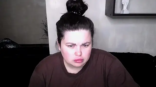 Emily Mo online show from 10-15-25, 05:40