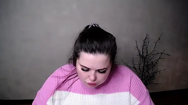 Emily Mo online show from 11-19-25, 06:13