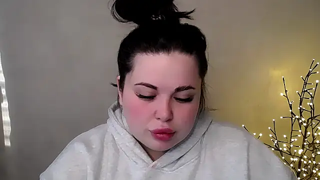 Emily Mo online show from 11-25-25, 06:57