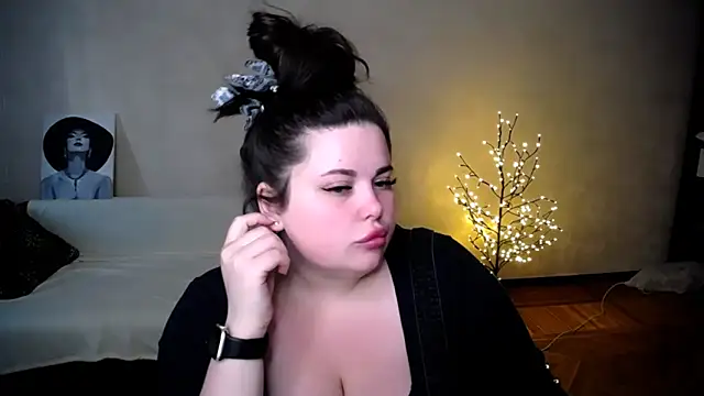Emily Mo online show from 06-16-26, 05:32