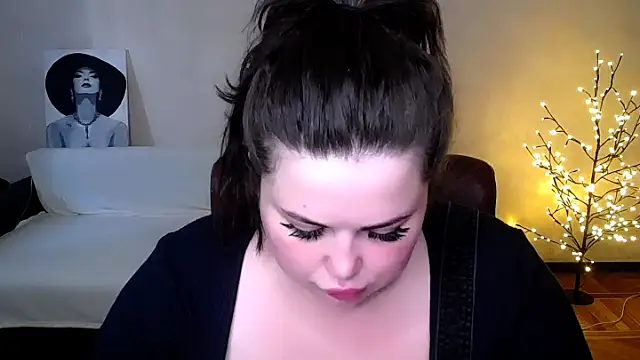 Emily Mo online show from 06-17-26, 05:32