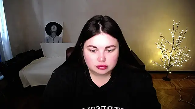 Emily Mo online show from 06-25-26, 06:07
