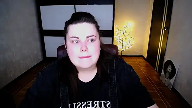 Emily Mo online show from 07-25-26, 05:38
