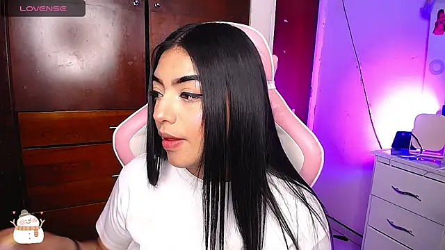 Snapshot of eva_six chatting on 12-17-24, 06:20 eva six online show from 12-17-24, 06:20