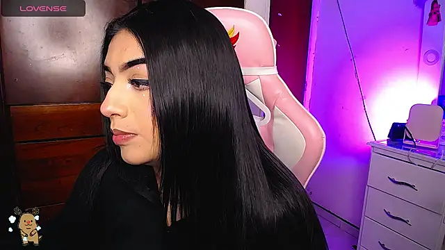 Snapshot of eva_six chatting on 01-17-25, 08:33 eva six online show from 01-17-25, 08:33