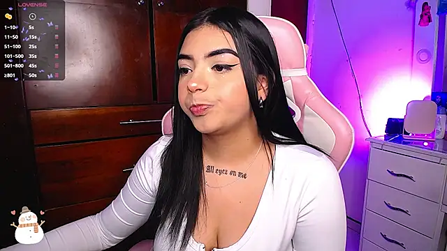 Snapshot of eva_six chatting on 02-08-25, 02:04 eva six online show from 02-08-25, 02:04