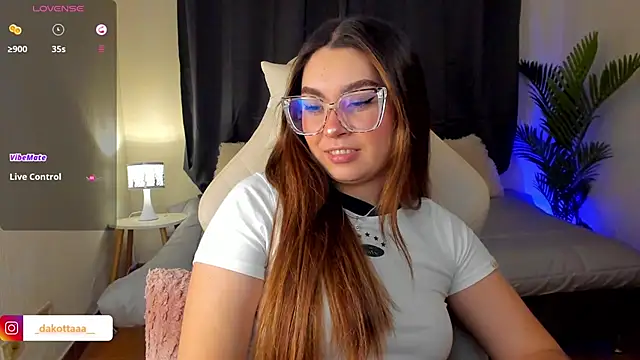 dakottaa  online show from 10-23-25, 11:35