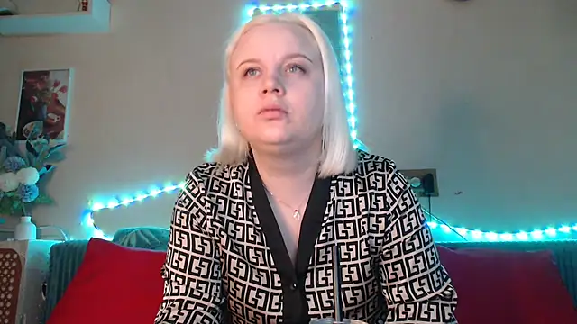 Karolina love  online show from 01-25-25, 06:13