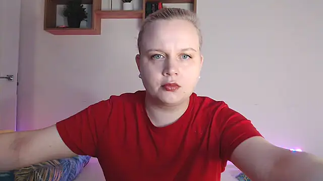 Karolina love  online show from 10-11-25, 06:50