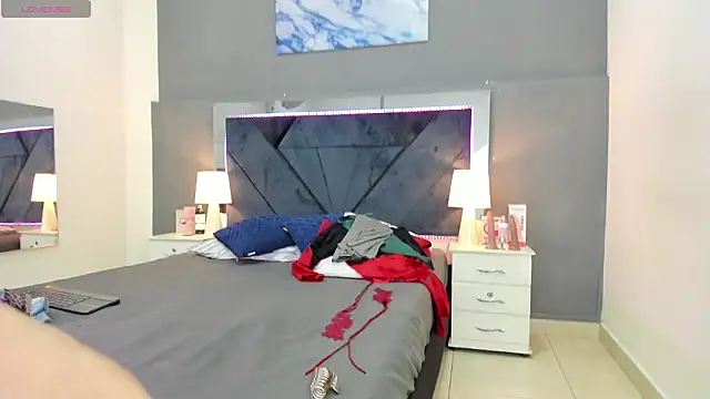 Lauralove 69 online show from 03-14-26, 06:35