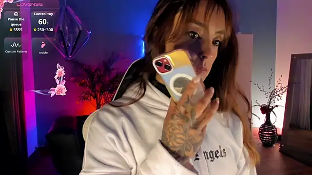 Snapshot of Megan_inked chatting on 06-26-26, 03:44 Megan inked online show from 06-26-26, 03:44