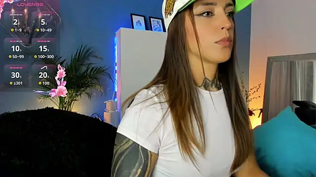 Snapshot of Megan_inked chatting on 07-16-26, 03:23 Megan inked online show from 07-16-26, 03:23