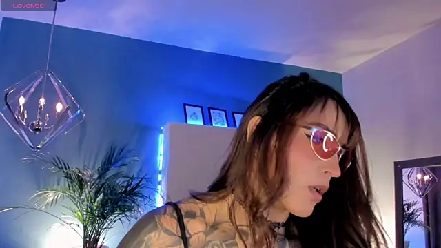 Snapshot of Megan_inked chatting on 07-27-26, 03:35 Megan inked online show from 07-27-26, 03:35