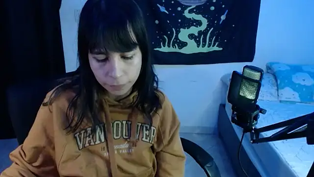 Snapshot of shy_katy_ chatting on 01-18-25, 12:57 shy katy online show from 01-18-25, 12:57