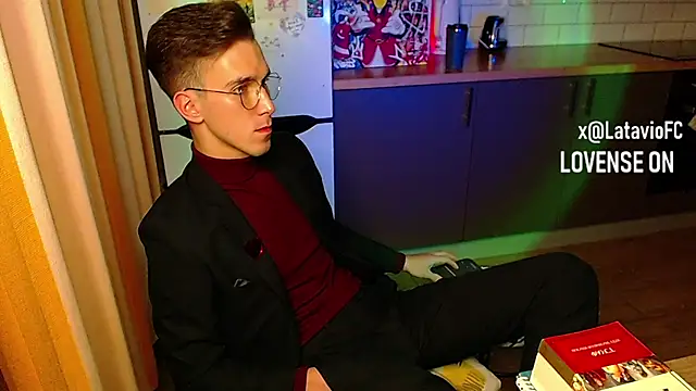 Snapshot of Midnighter_ chatting on 09-22-25, 03:19 Midnighter  online show from 09-22-25, 03:19