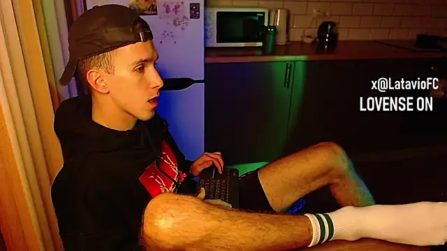 Snapshot of Midnighter_ chatting on 09-28-25, 03:23 Midnighter  online show from 09-28-25, 03:23