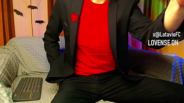 Snapshot of Midnighter_ chatting on 10-31-25, 11:06 Midnighter online show from 10-31-25, 11:06