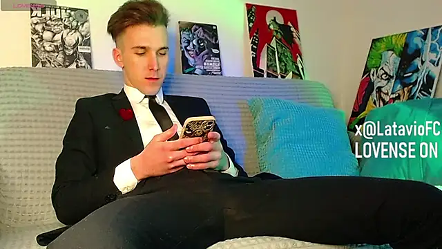 Snapshot of Midnighter_ chatting on 03-15-26, 11:05 Midnighter online show from 03-15-26, 11:05