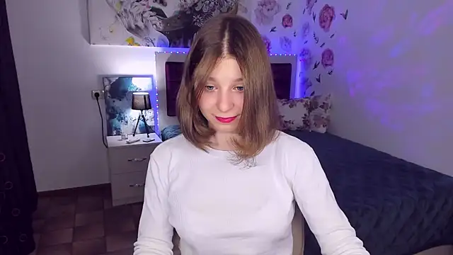 Snapshot of RinaMoore chatting on 03-05-25, 03:51 RinaMoore online show from 03-05-25, 03:51