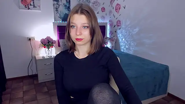 Snapshot of RinaMoore chatting on 09-16-25, 12:28 RinaMoore online show from 09-16-25, 12:28