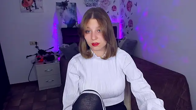 Snapshot of RinaMoore chatting on 11-05-25, 02:50 RinaMoore online show from 11-05-25, 02:50