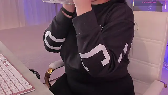 scarlet miller1 online show from 11-07-25, 12:16