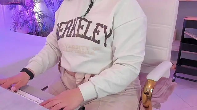 scarlet miller1 online show from 11-11-25, 12:38