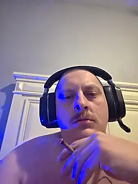 Snapshot of BigDickWorster chatting on 11-19-25, 07:08 BigDickWorster online show from 11-19-25, 07:08