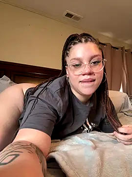 QueenNuttCollector online show from 12-13-25, 07:53