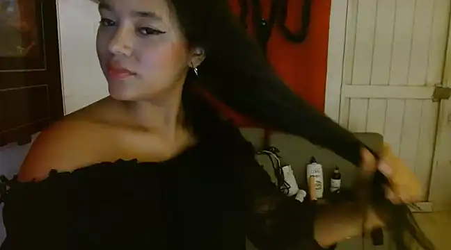 Snapshot of Chiara_petterson chatting on 01-11-25, 04:59 Chiara petterson online show from 01-11-25, 04:59